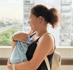 Mom and dad hugging their baby — childbirth and citizenship in Argentina